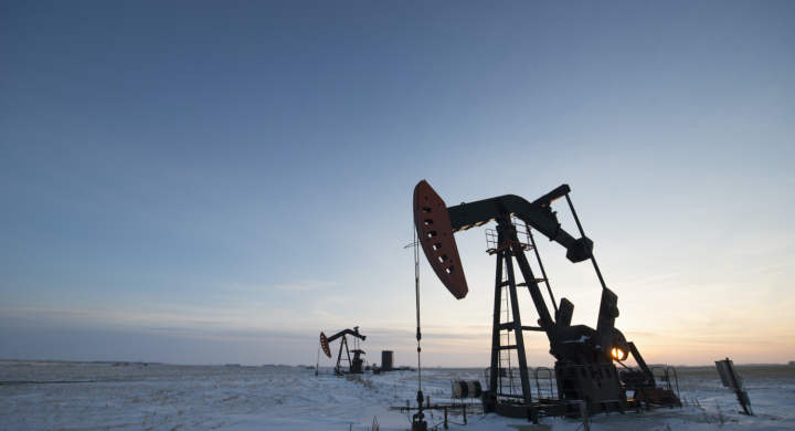 oilfield-pumpjackcanadaan-oil-drilling-rig-and-pumpjack-on-a-flat-plain-in-the-canadian-oil-fields-at-sunset