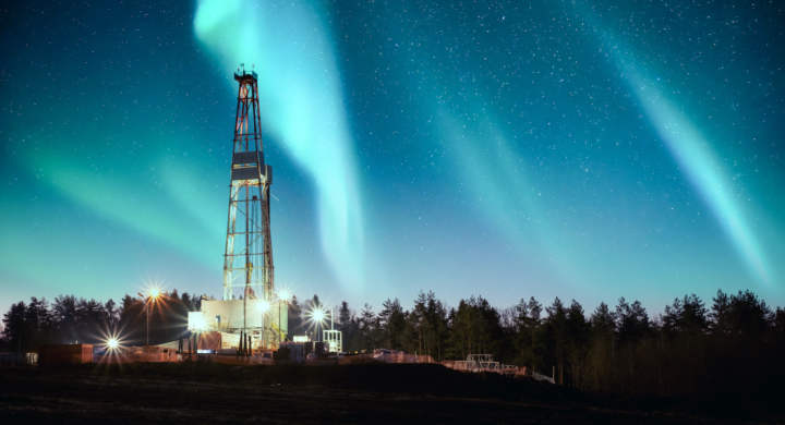 aurora-borealis-northern-lights-over-oil-gas-drilling-rig