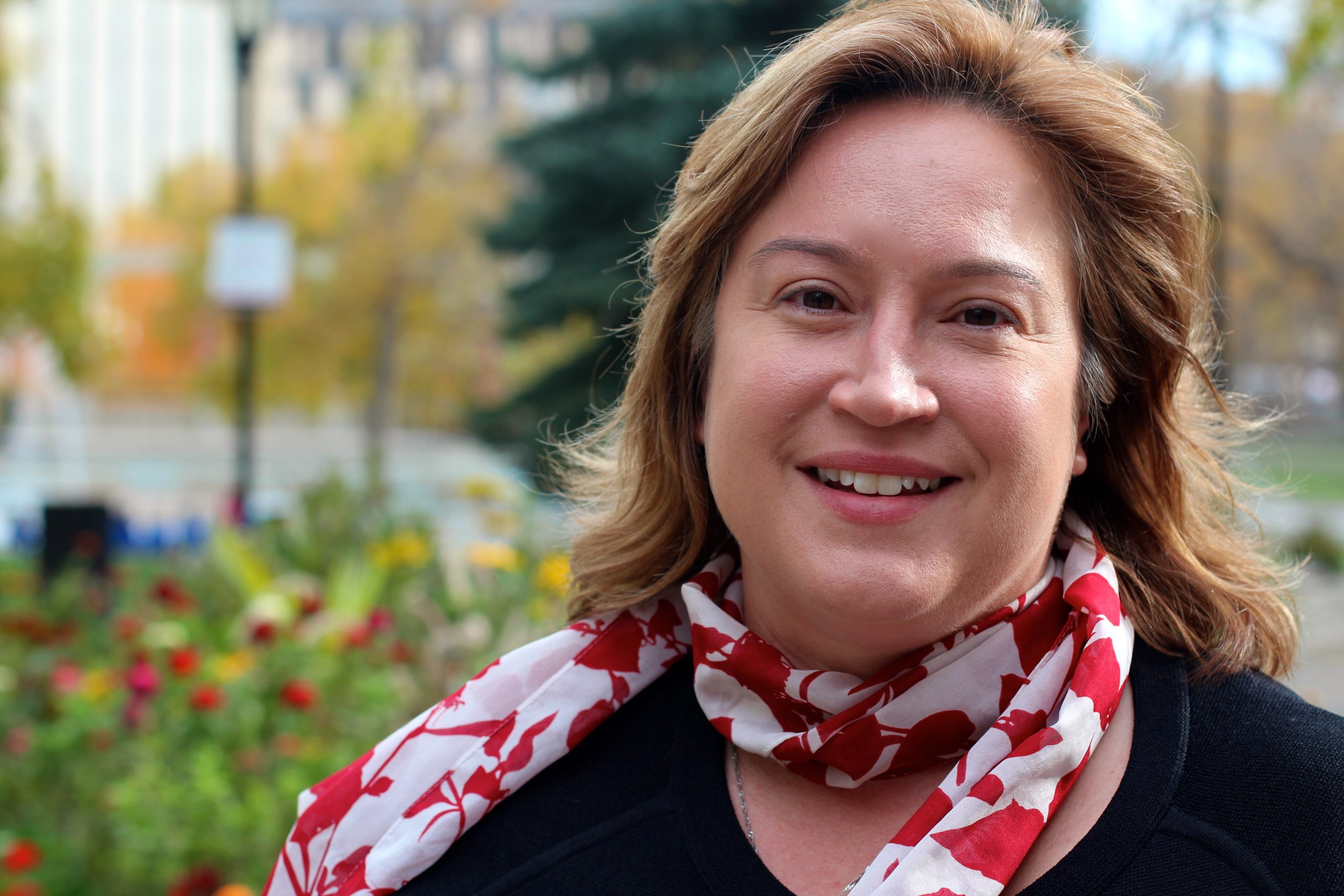 Alison Thompson Headshot